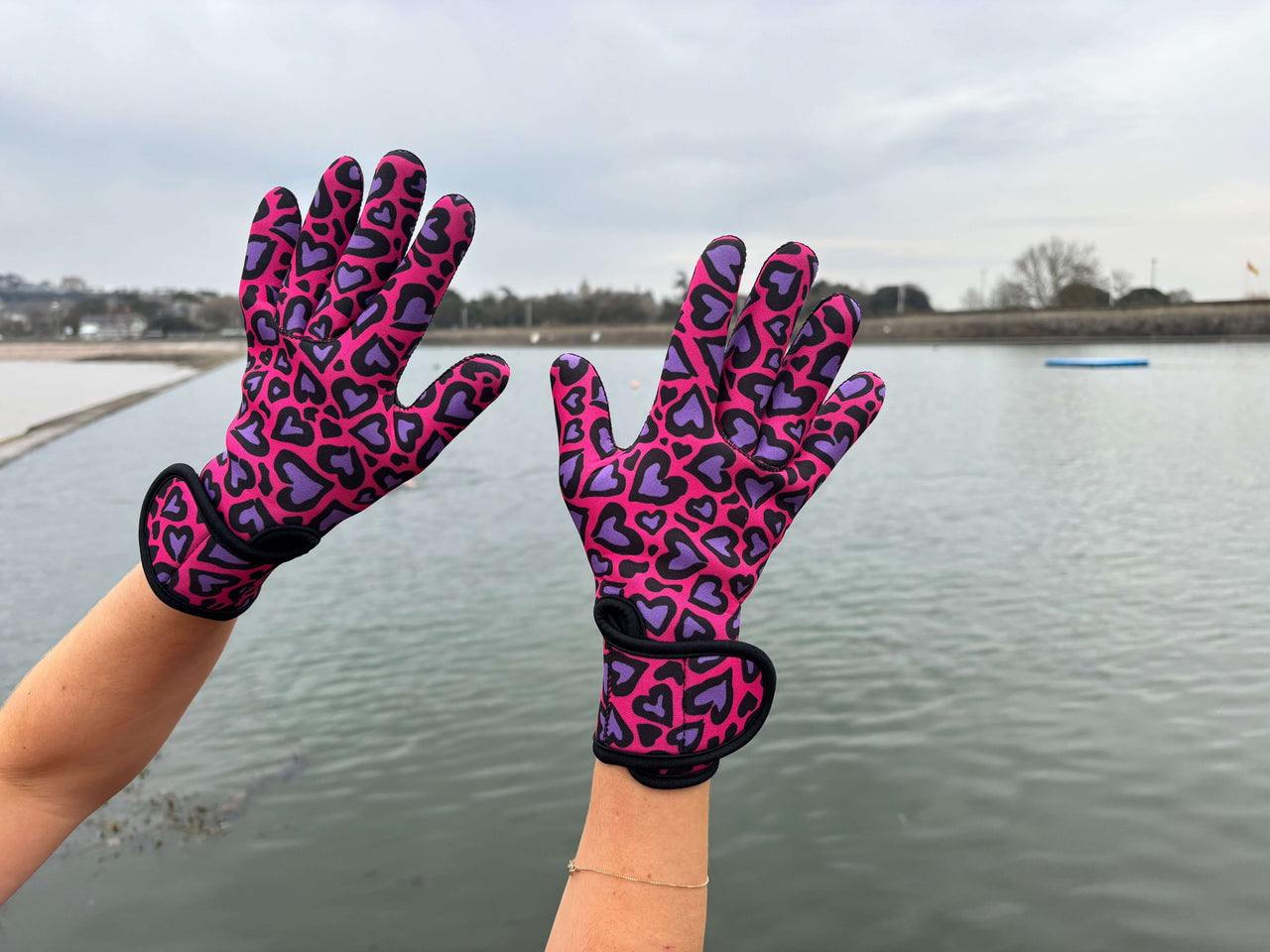 YULEX EasyOff™ Swimming Gloves; Cold Cold Heart