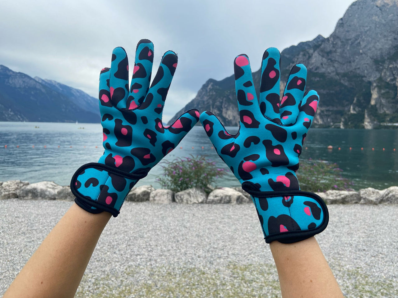 YULEX EasyOff™ Swimming Gloves; Leopard